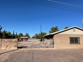 Building Photo - 1420 N Center St