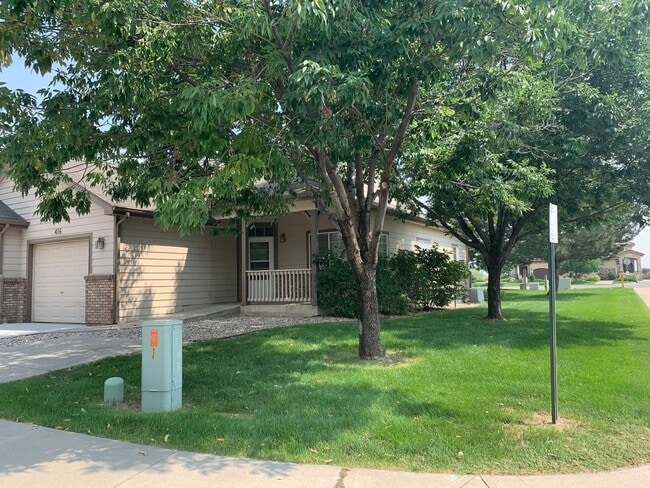 Beautiful 2 Bedroom + Loft End Unit Townhome in Loveland! - Beautiful 2 Bedroom + Loft  End Unit Townhome in Loveland!