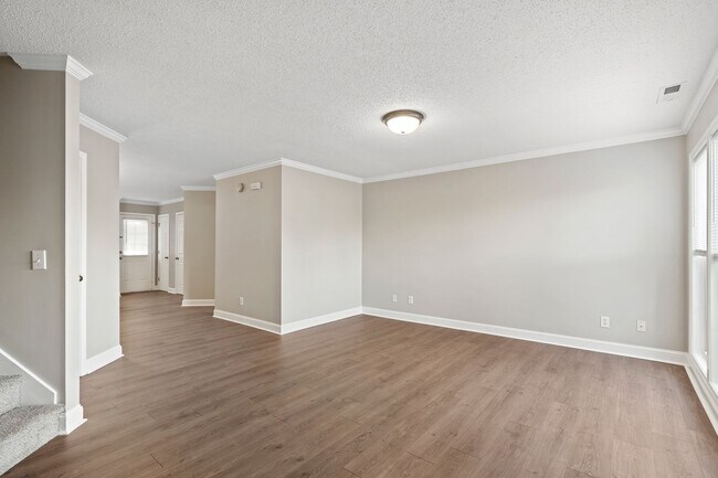 Building Photo - Freshly Renovated 2 BR, 2.5 BA Townhome Ce...