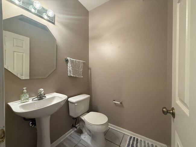 Building Photo - 2914 Rutland Cir