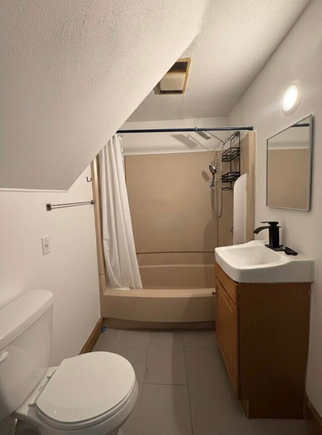 Building Photo - 61 Kimberly Ave