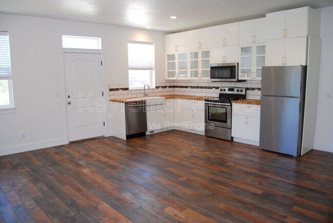 Building Photo - 713 W 500 S