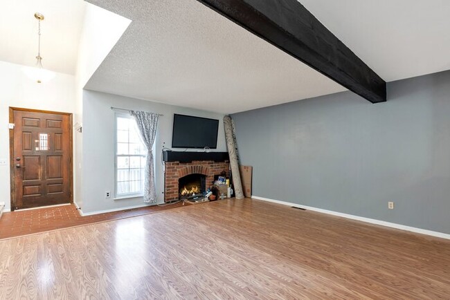 Foto del edificio - 2 bed 1 bath Townhome with a 2 car garage