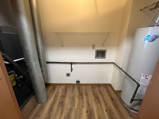 Building Photo - 429-6 HAMPTON PLACE