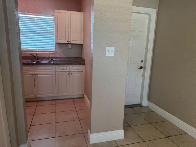 Foto del edificio - 1665 17th Ave N