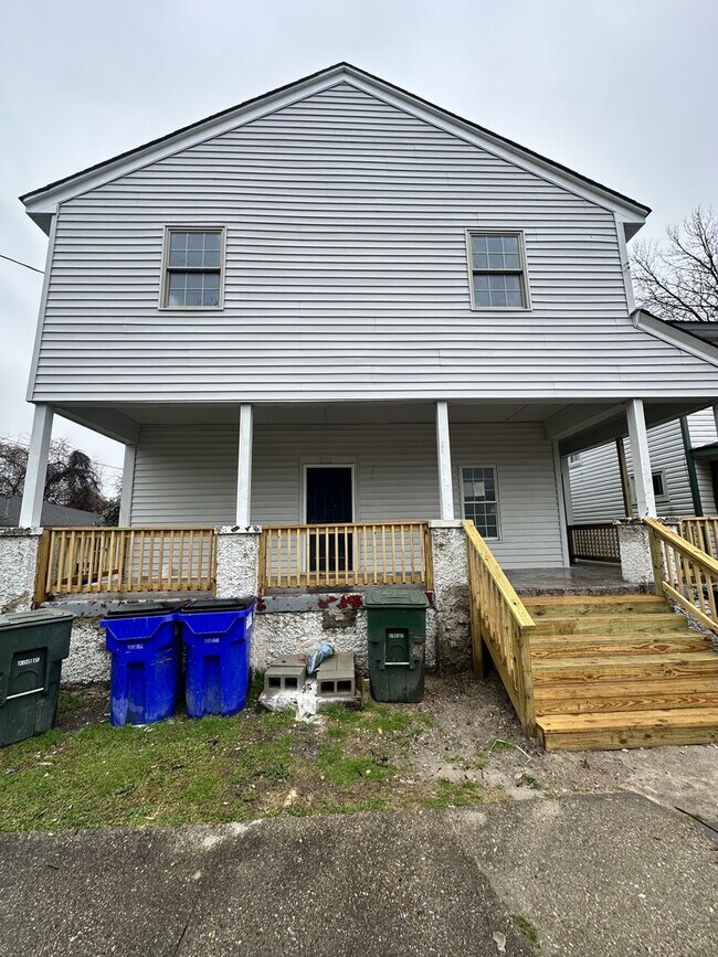 Building Photo - 3214 Peronne Ave