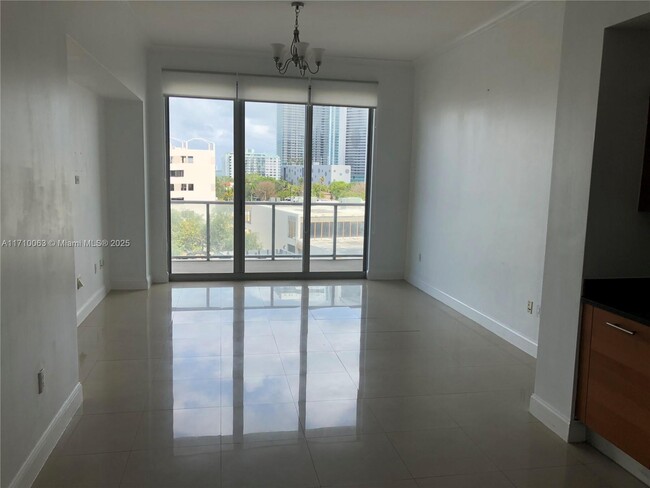 Foto del edificio - 3470 E Coast Ave