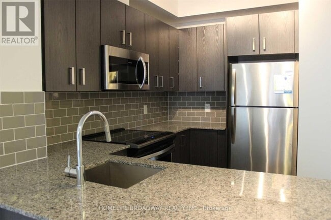 Building Photo - 11611 Yonge St