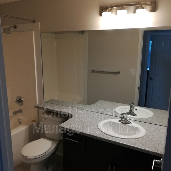 Photo du bâtiment - 1179 Summerside Dr SW