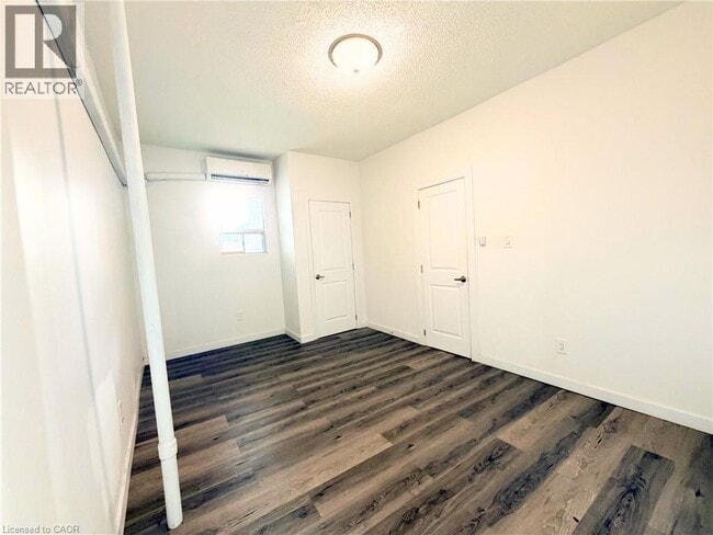 Photo du bâtiment - 117 Park St S