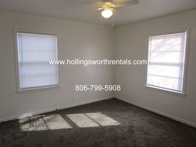 Foto del edificio - 3 Bedroom, 2 Baths, 2 living rooms with extra large Laundry Room House
