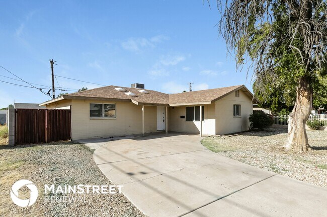 Building Photo - 2932 N 46th Ave