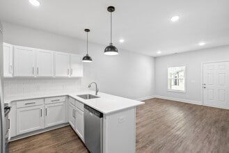 Building Photo - 760 Tracy Lane