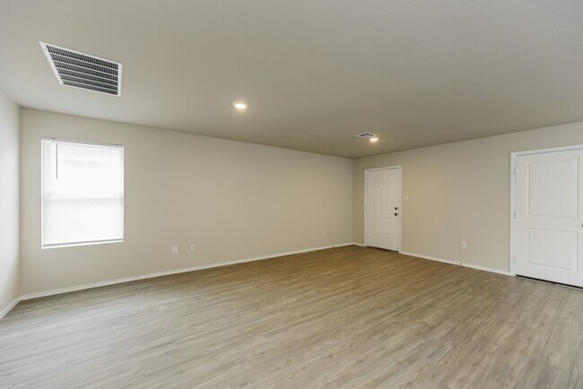 Foto del edificio - 7918 Serro Medina