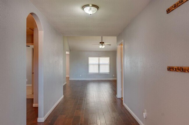 Foto del edificio - 121 Chisholm Springs Ct