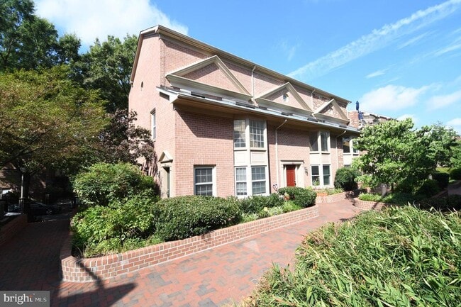 Building Photo - 601 N Tazewell St