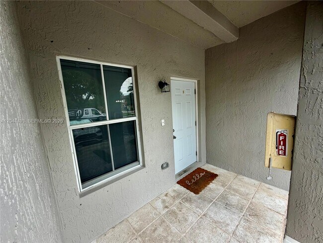 Foto del edificio - 14051 SW 49th Ct