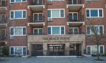 Building Photo - 740 E Broadway