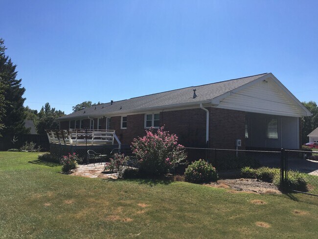 Foto del edificio - 3/2 House in Maplewood $1,795