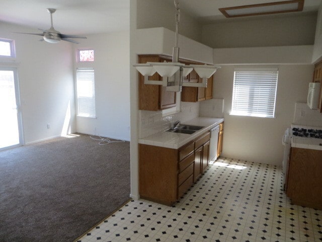 Foto del edificio - Kerman Westside Home, 3+BR/2BA, Built 2002 - Lots of Amenities!