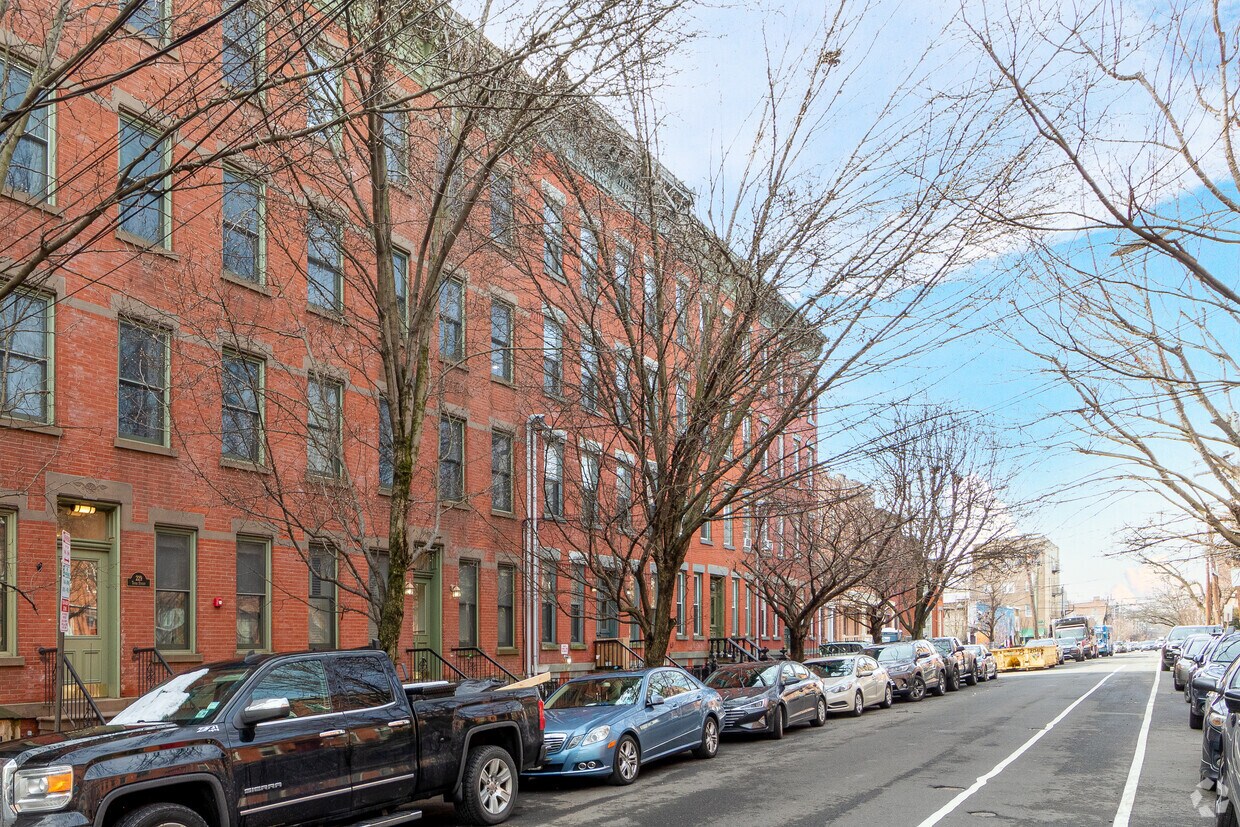 Primary Photo - 231 3rd St