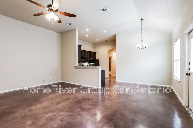 Foto del edificio - 2570 Pahmeyer Rd