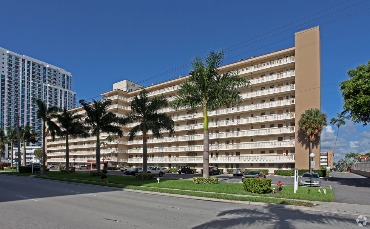 Martinique - Apartments in Hallandale Beach, FL | Apartments.com