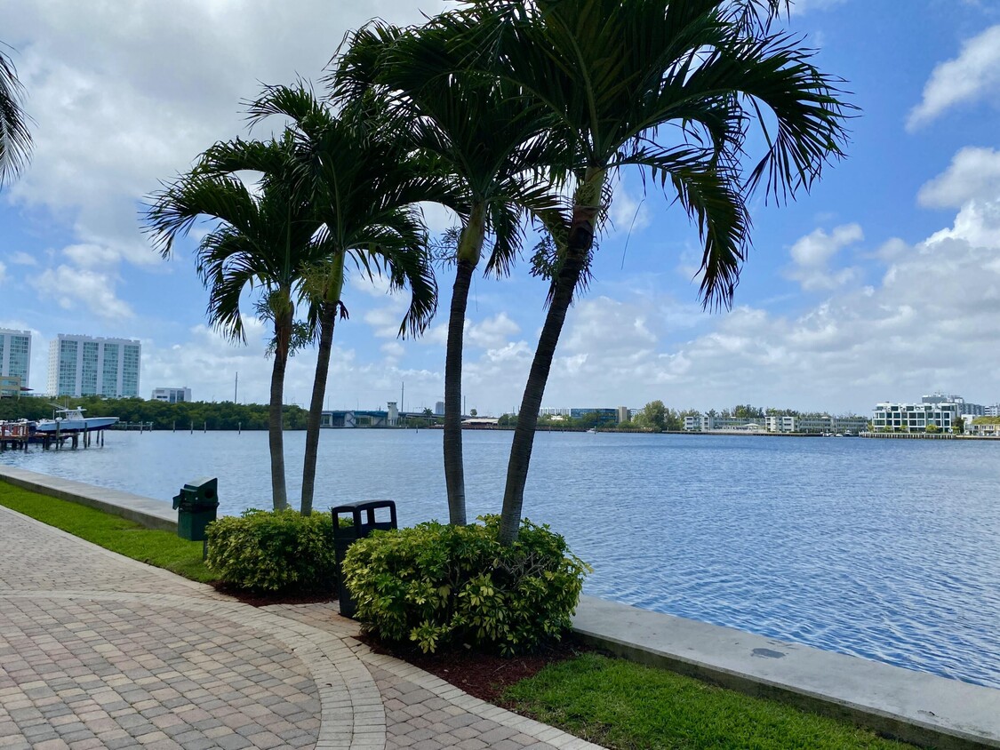 Foto principal - 17125 N Bay Rd