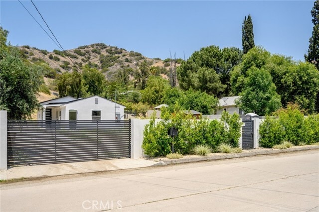 Primary Photo - 10647 Tuxford St