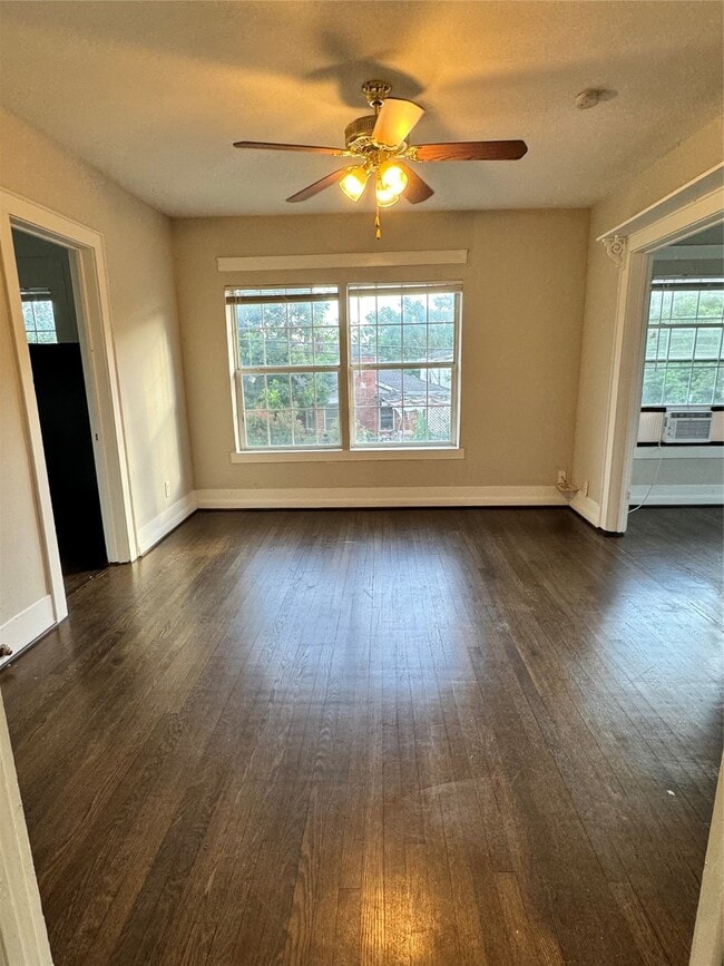 Foto del edificio - 903 Oakhurst St