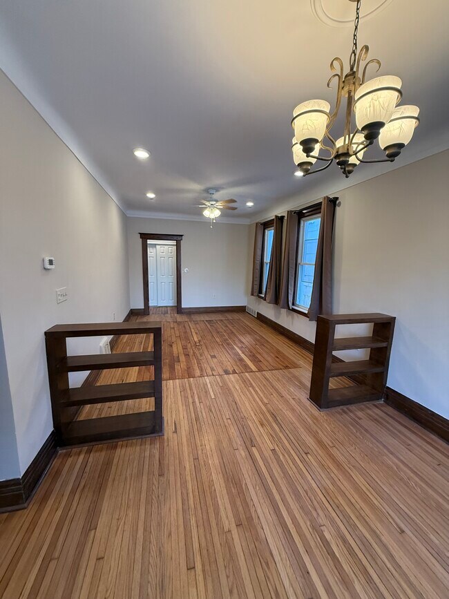 Foto del edificio - 713 Clairmount Ave