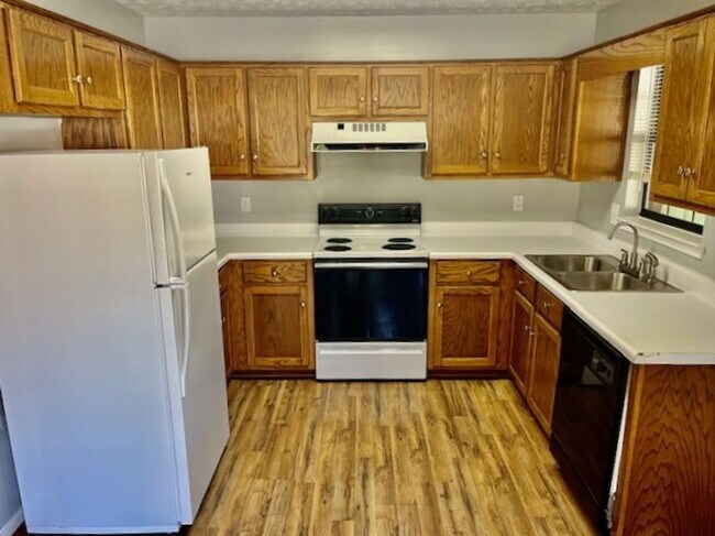 Foto del edificio - 131 Woods Rd NW