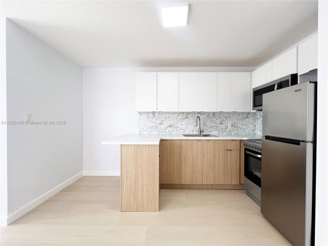 Building Photo - 2555 SW 67th Ave