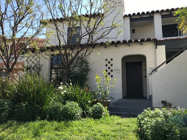 Foto del edificio - 1352 Masselin Ave