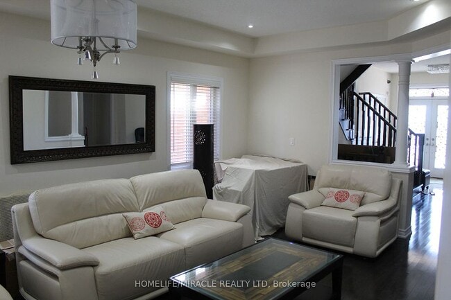 Building Photo - 210 Bellchase Trl