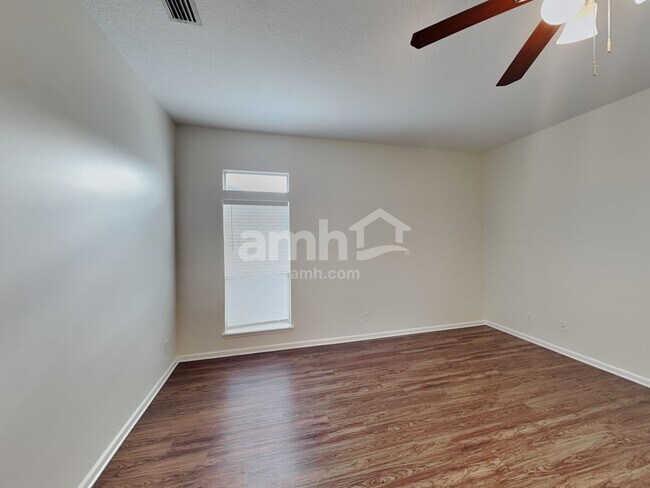 Foto del edificio - 534 Alice Cove Ct
