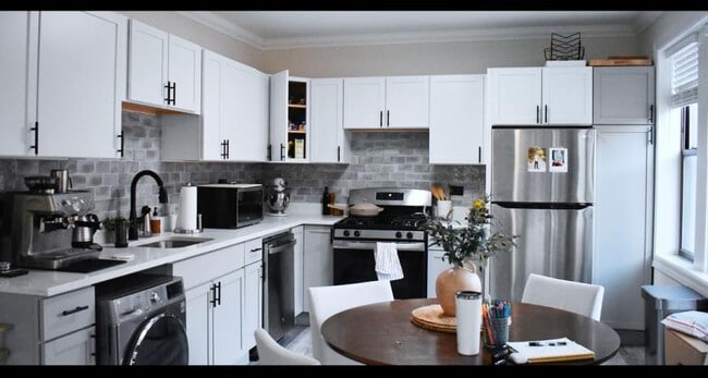 2 bedroom in Chicago IL 60657 - 2 bedroom in Chicago IL 60657 Apartment