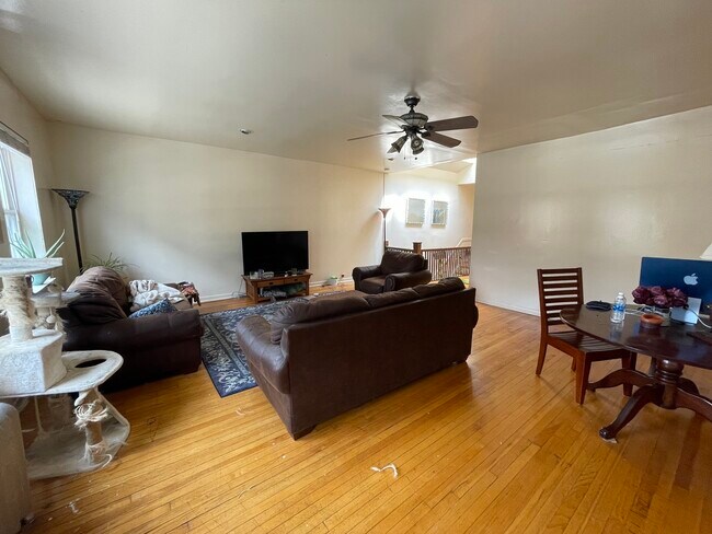 Foto del edificio - 3229 N Clark St