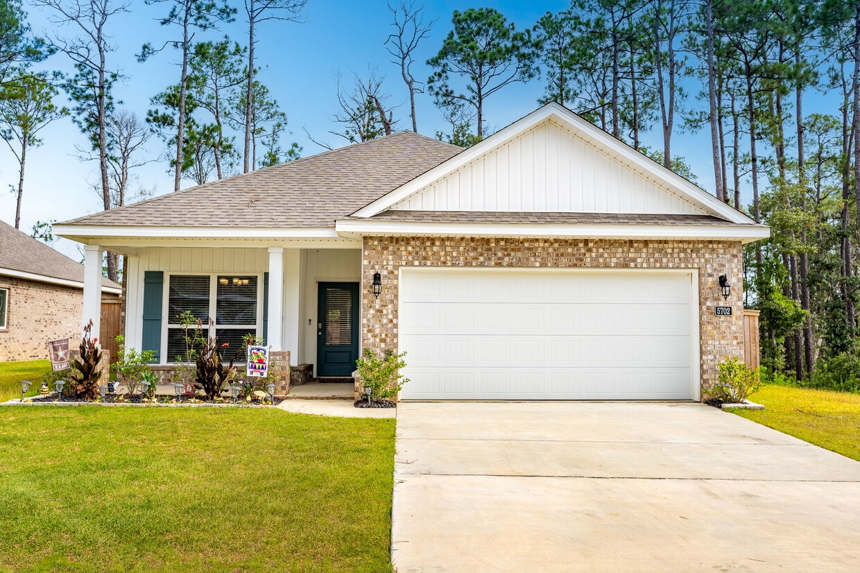 Primary Photo - 5702 Overland Dr