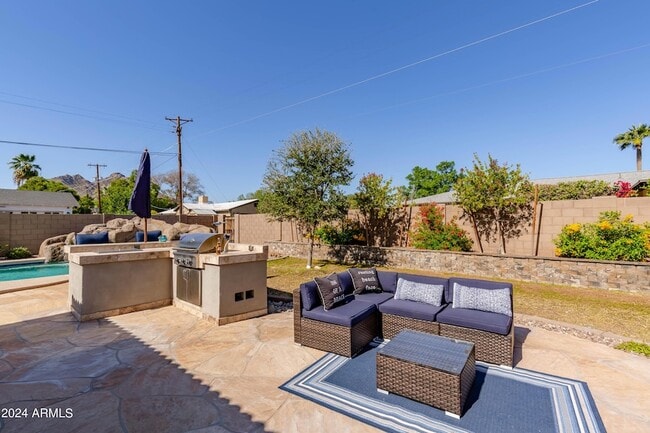 Building Photo - 6924 E Mariposa Dr