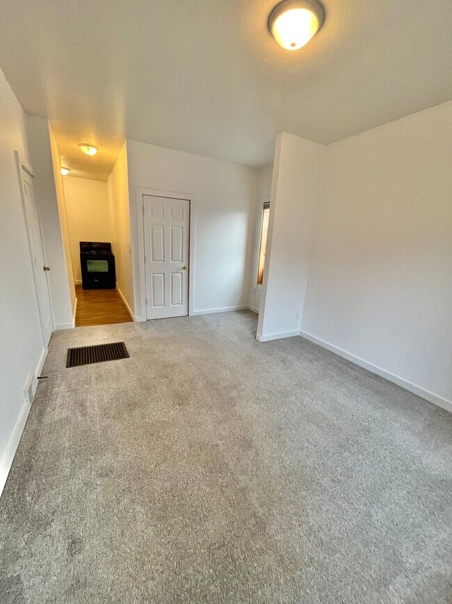 Foto del edificio - 424 W 6th St