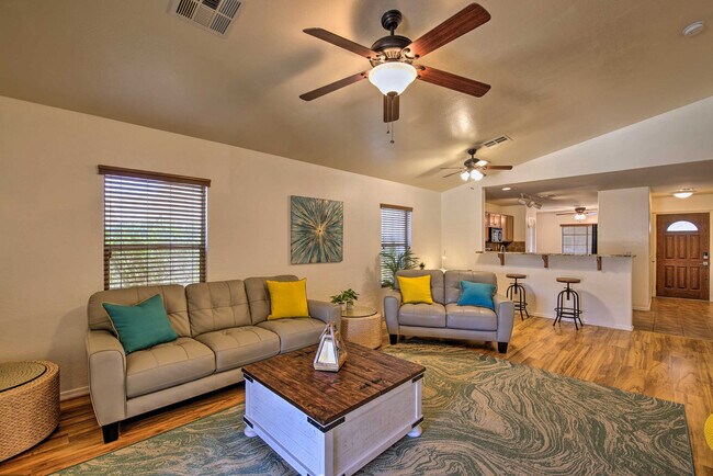 Foto del edificio - 1021 S 167th Ln