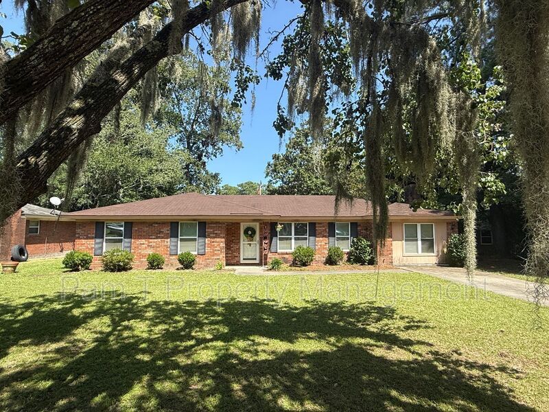 Primary Photo - 606 Highland Dr