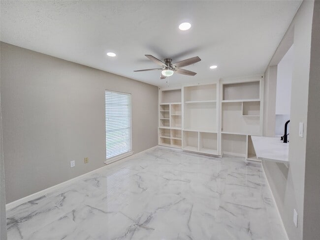 Building Photo - 12811 High Star Dr