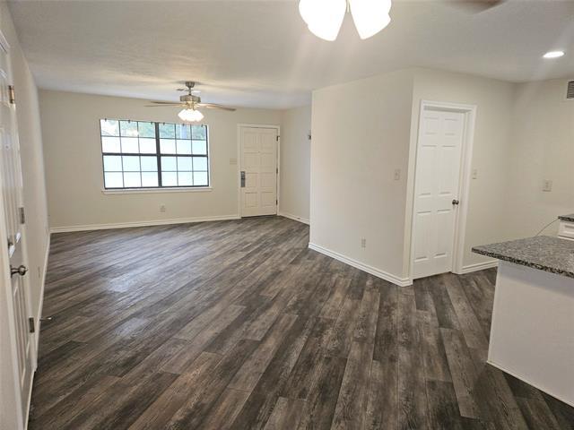 Foto del edificio - 6908 Sunflower Cir N