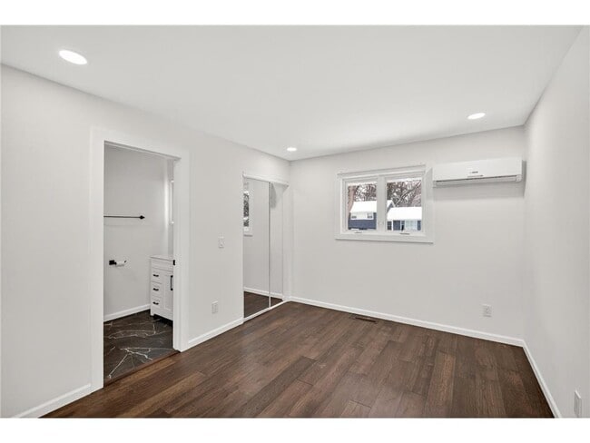 Building Photo - 110920 Oak Knoll Terrace S