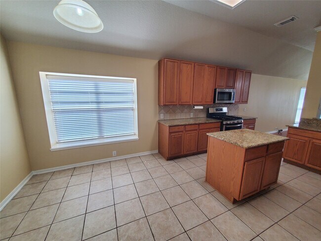 Foto del edificio - 2502 Suncreek Ln