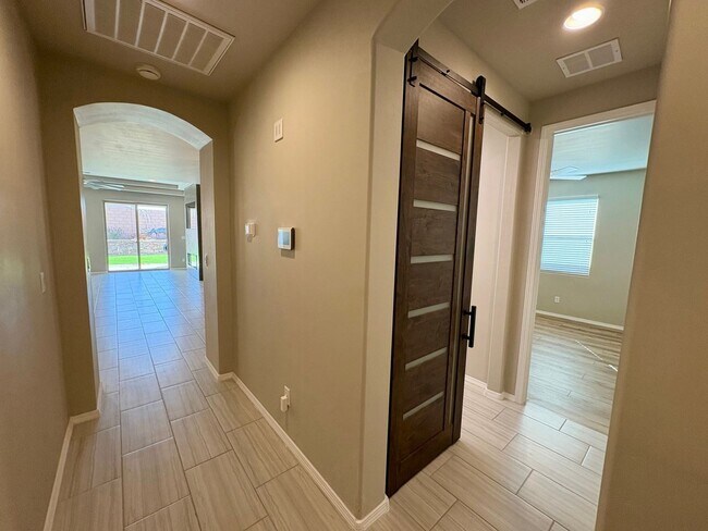 Foto del edificio - 4256 Crowned Eagle Loop NE