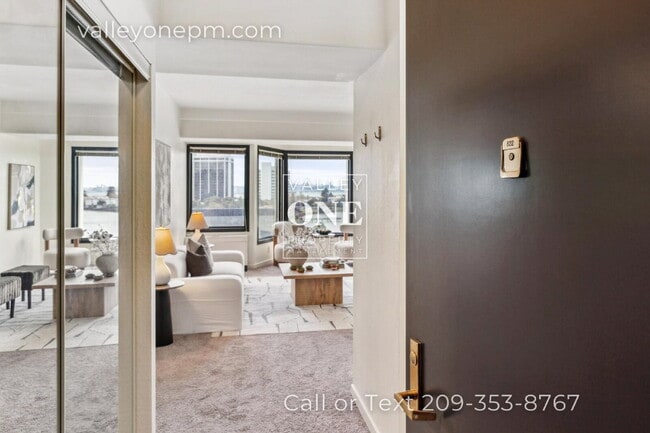 Foto del edificio - Fully Furnished Condo With Panoramic San Francisco Bay Views and Unbeatable Amenities