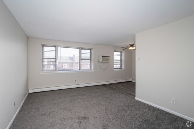 1BR, 1BA - Living Room - Borbeck Court